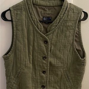 Lightweight quilt vest